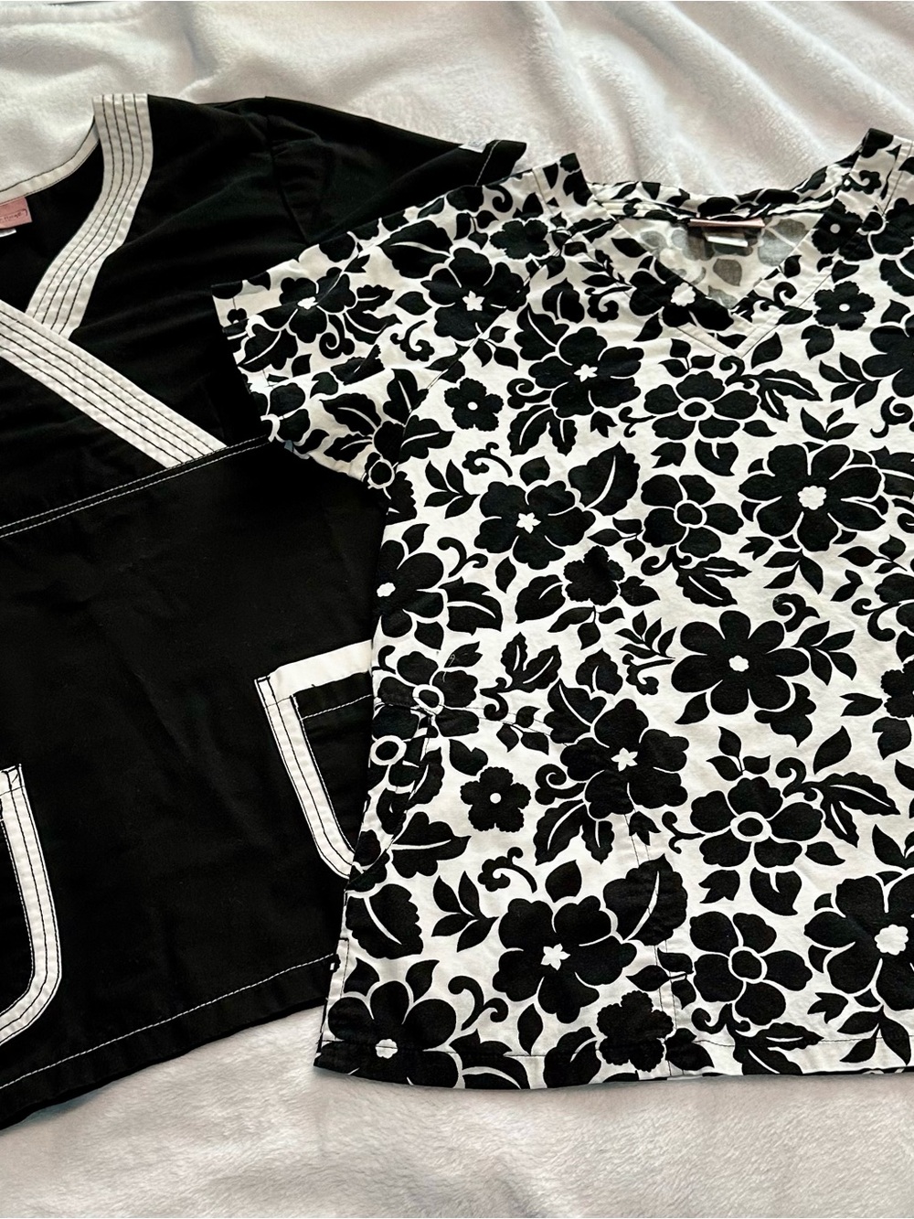 2 Katherine Heigl Women's Black & White V-Neck Scrub Tops